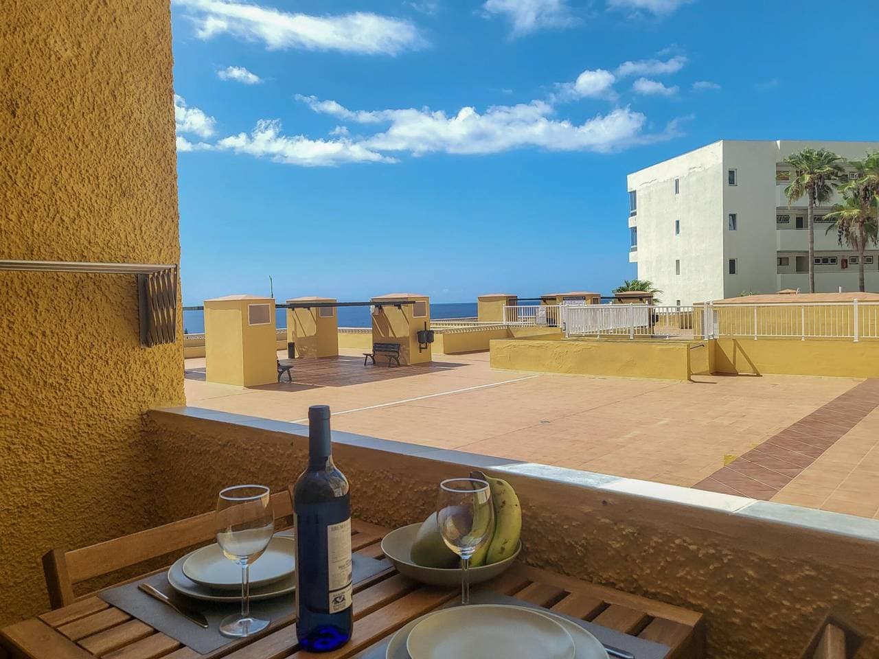 Foto 2 von 25: Moderne Unterkunft mit Pool, Terrasse und Parkplatz in Playa La Arena