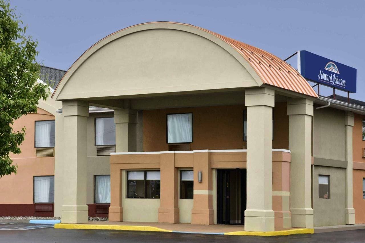 Howard Johnson by Wyndham Allentown/Dorney Hotel & Suites 1