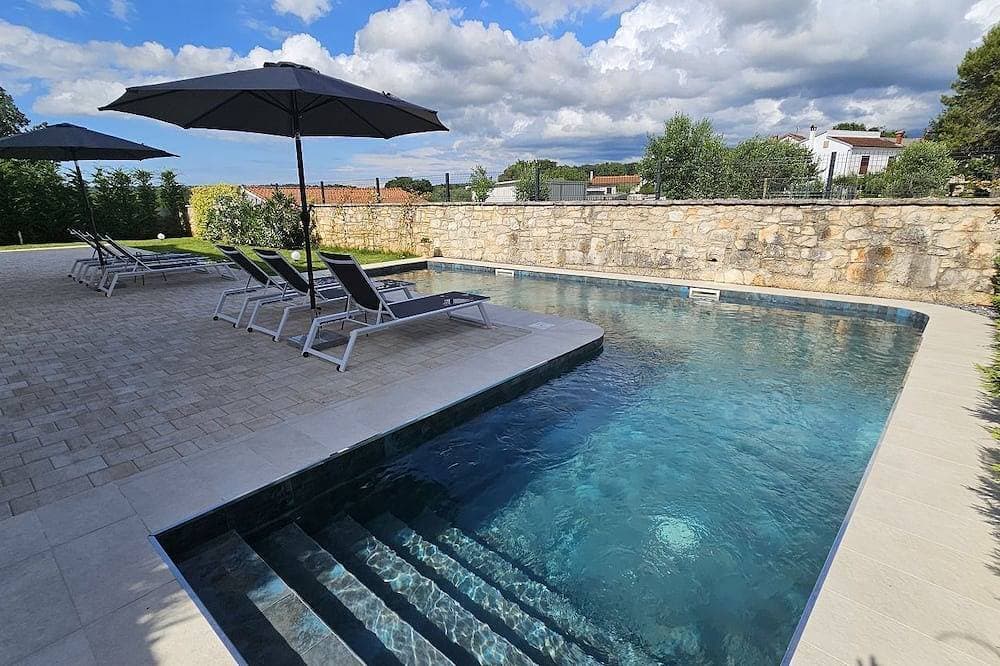 Bezauberndes und hundefreundliches Apartment mit Pool, Privatparkplatz, Klima 1