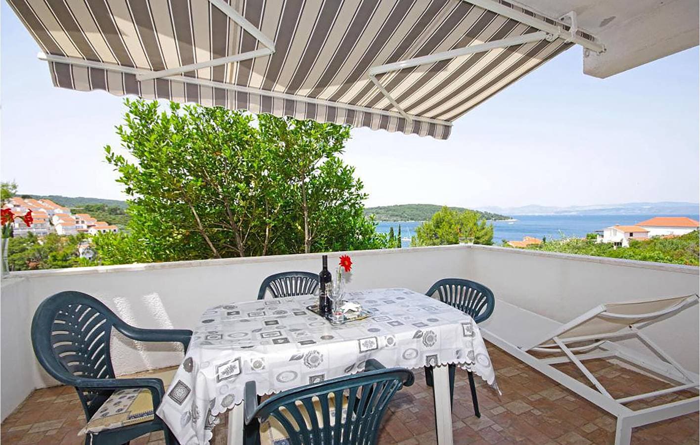 Foto 10 von 25: Apartment am Meer mit Terrasse, Parkplatz und Küche in Necujam