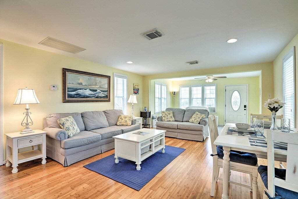 Foto 5 von 24: Neu! Gehobenes Galveston Cottage mit umlaufendem Deck!