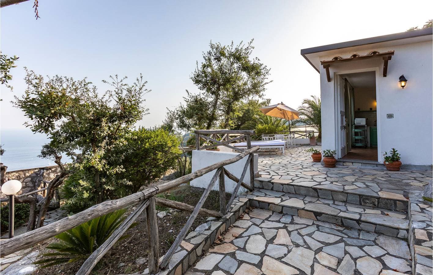 Erdgeschosswohnung mit Pool & Terrasse 1