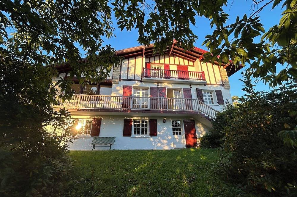 Beautiful family home in the heart of the Basque countryside, less than 30 minutes from the beaches 1