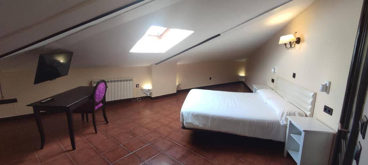 Foto 3 von 8: Double Room with Bathtub