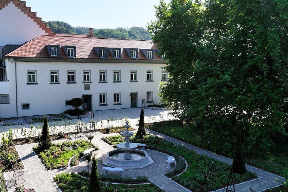 Foto 9 von 20: Schloss Espasingen am Bodensee | Ferienwohnung Murillo Suite