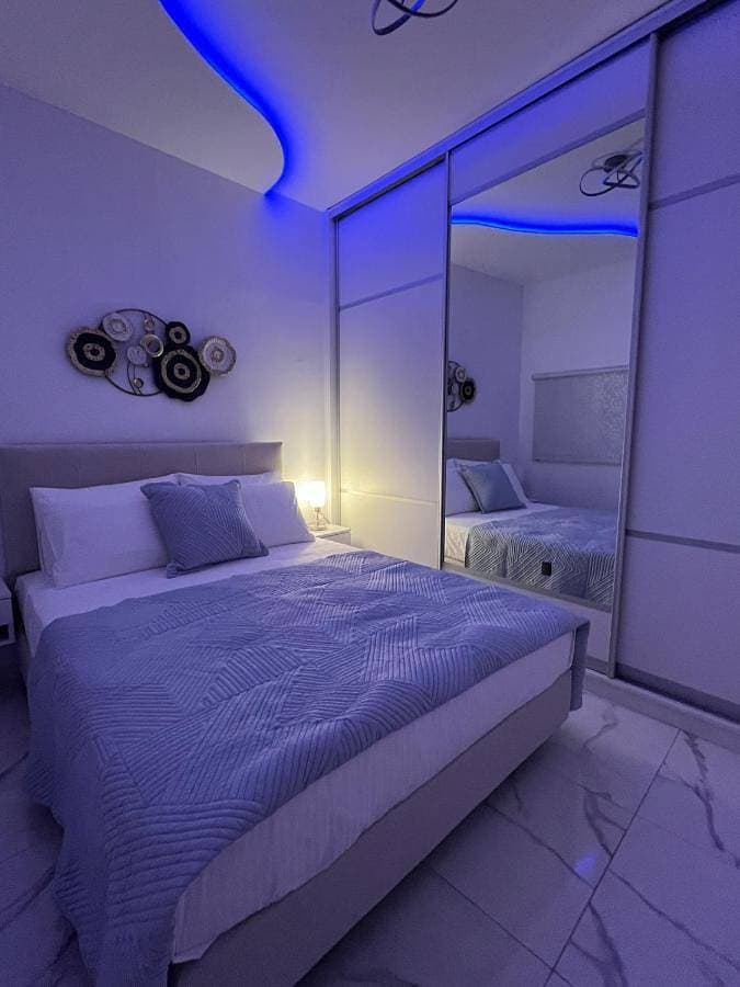 Foto 4 von 12: Two-Bedroom Apartment with City View