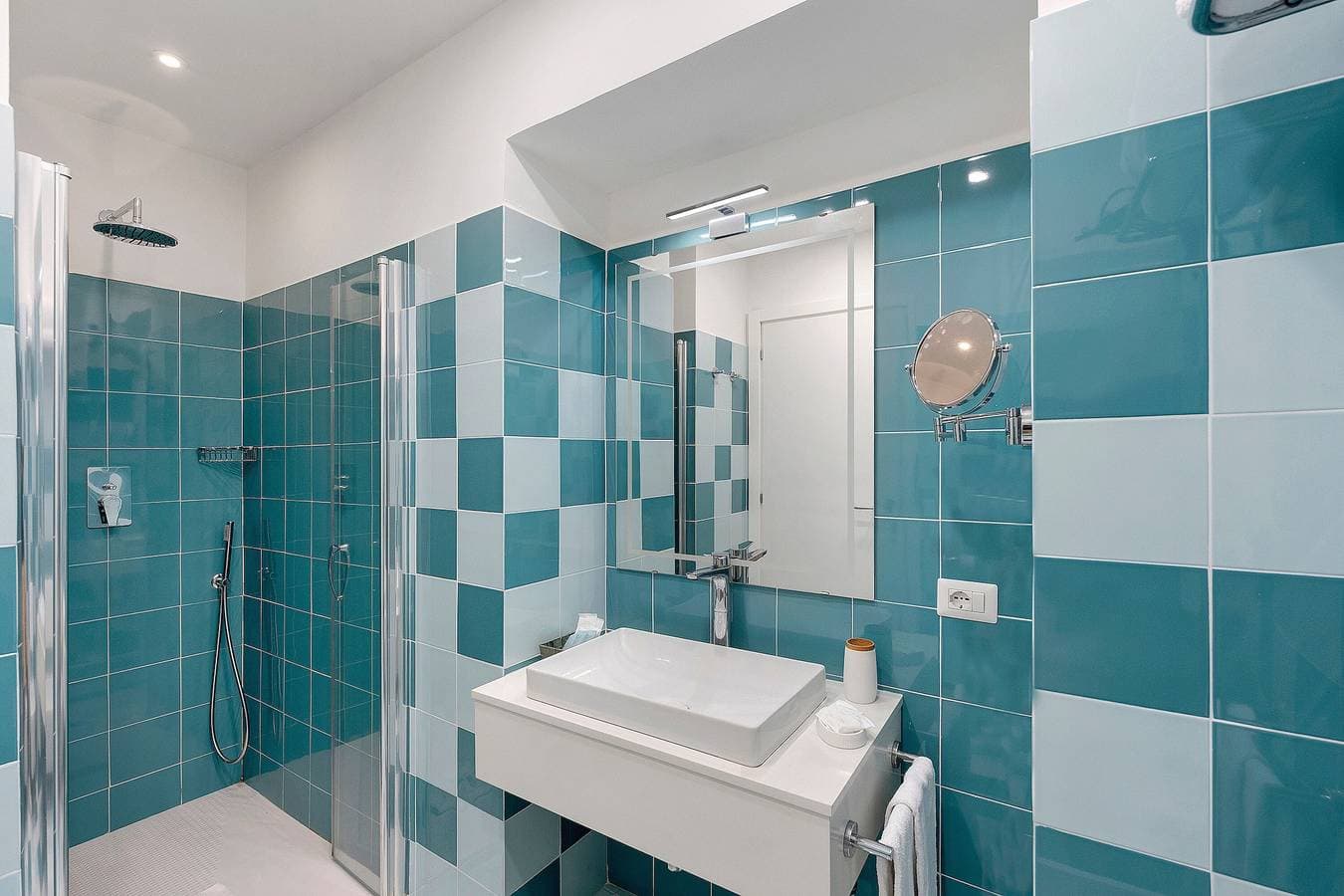 Foto 10 von 22: Sorrentina Guest House – Superior Doppelzimmer 5 mit Balkon und WLAN