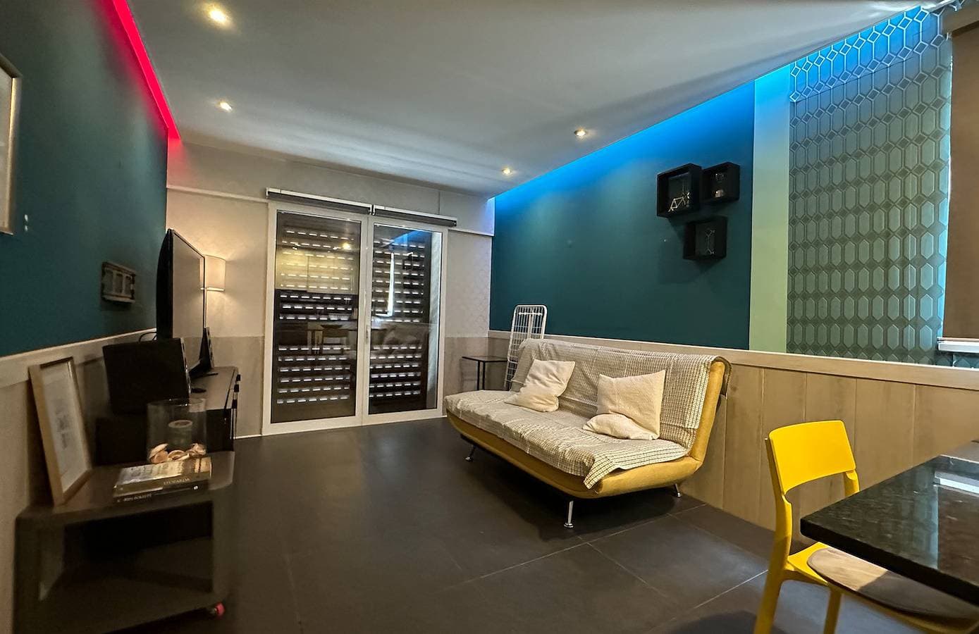 Foto 7 von 27: Apartamento T1 Caliços 600mt da Praia