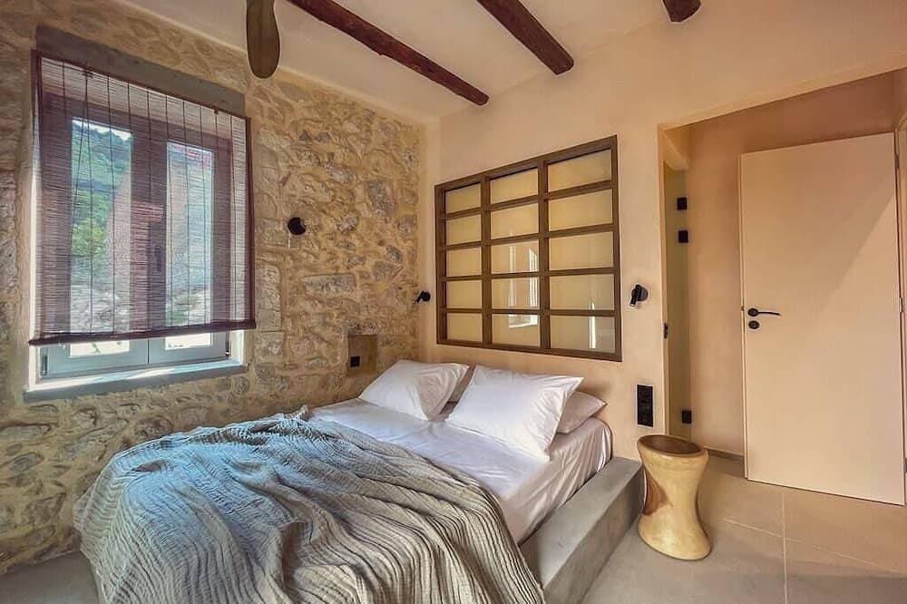Foto 4 von 30: Kaliva Residence, Luxe sea front villa-heated pool