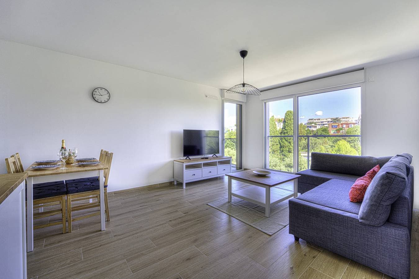 Foto 6 von 16: Appartement Fleuri, vue mer - Welkeys