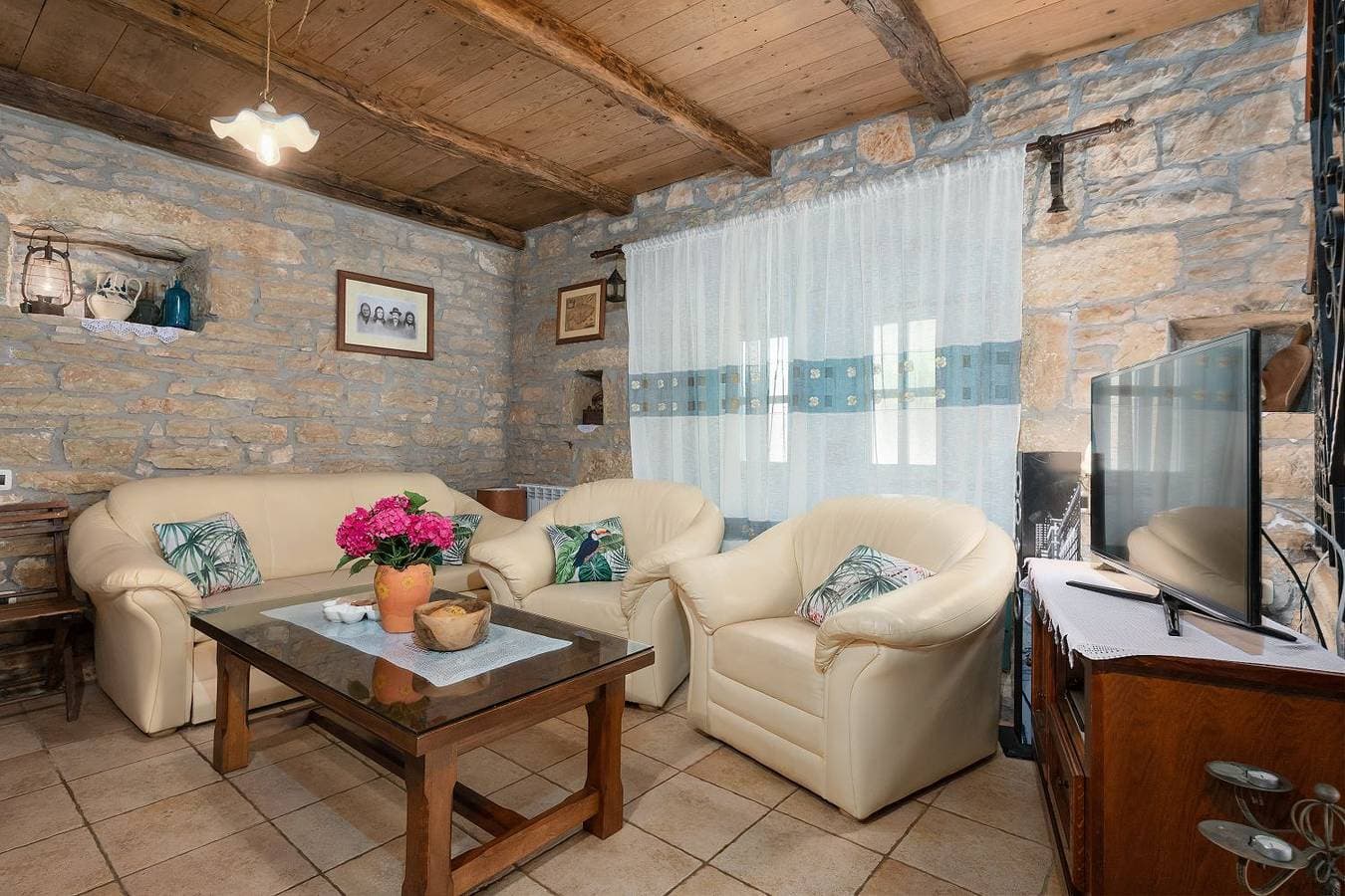 Foto 11 von 36: Mediterranes Steinhaus mit Privatpool, Sauna, Meerblick, Kamin, Sommerkueche