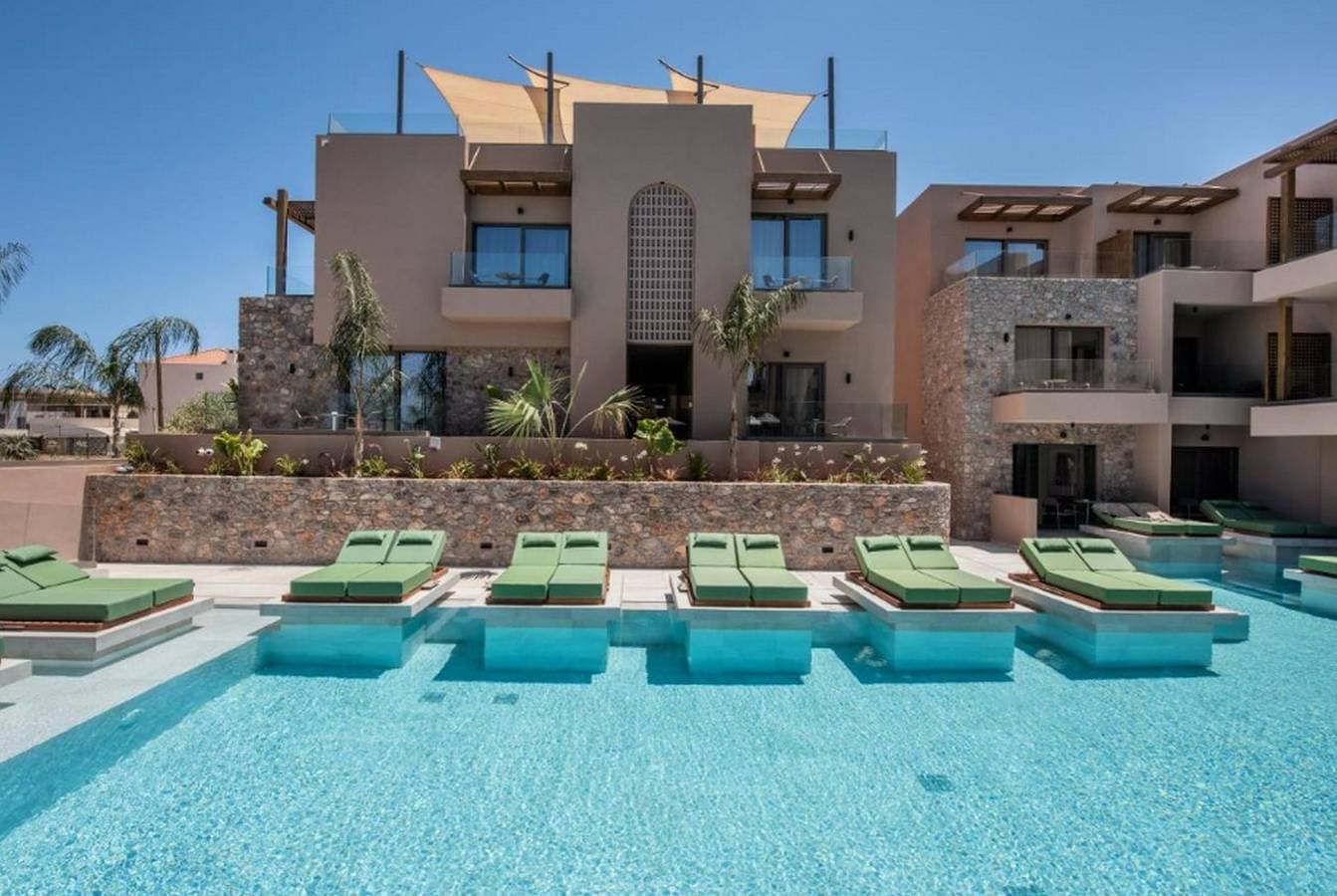 Foto 12 von 29: Dazzling Chersonisos Suite | Valtos Suite | Deluxe Bedroom | Adults Only