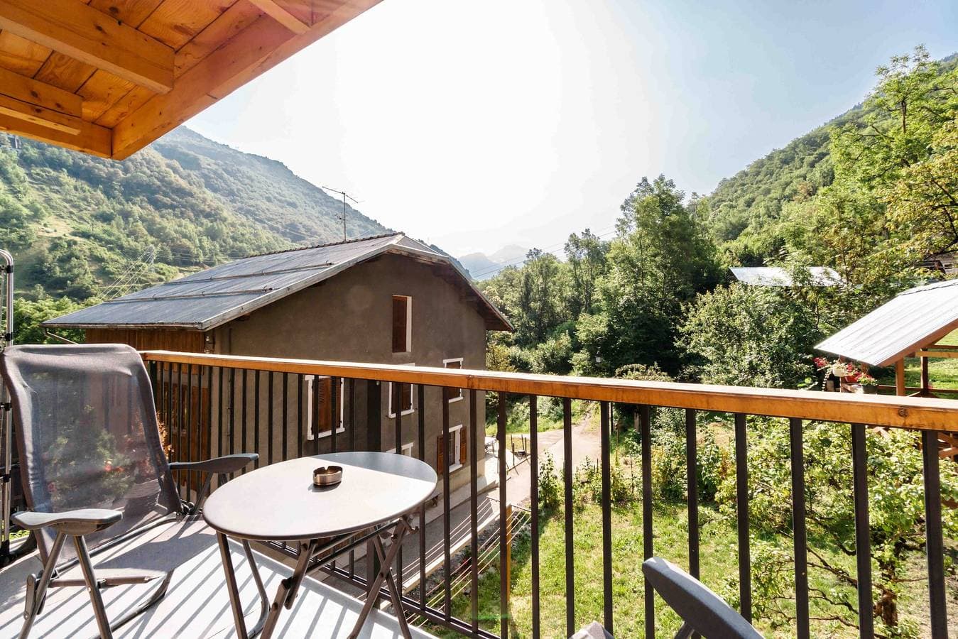 Foto 4 von 16: Ferienwohnung 'Agréable Chalet 3 Étoiles 3' mit Bergblick, Wi-Fi und Klimaanlage