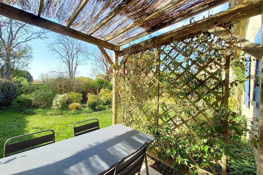 Foto 12 von 16: Charming Cottage for 2–4 Guests, in a Park with Swimming Pool