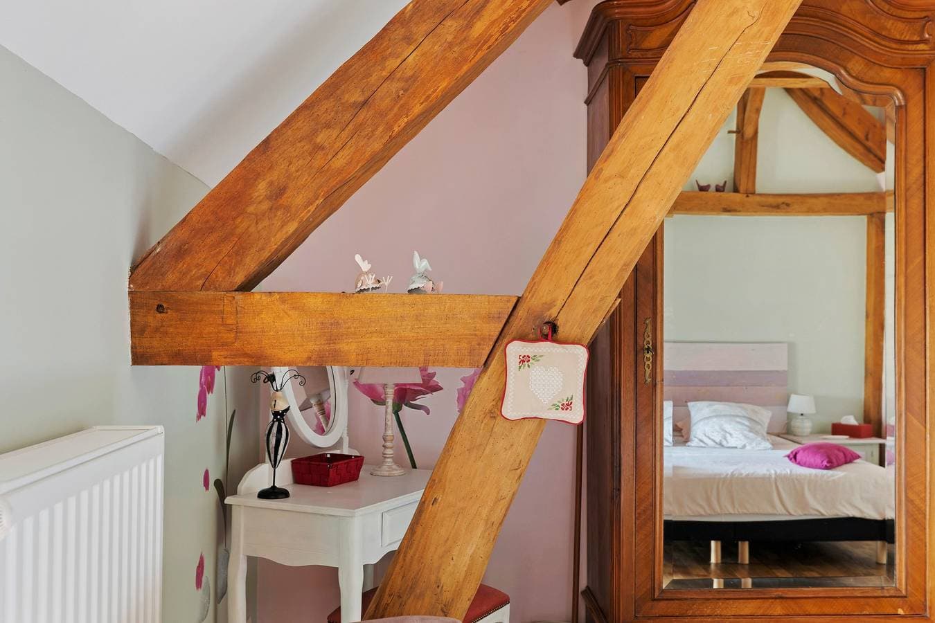 Foto 9 von 26: Gästezimmer „Chambre Printemps“ mit Gemeinschaftsgarten und WLAN