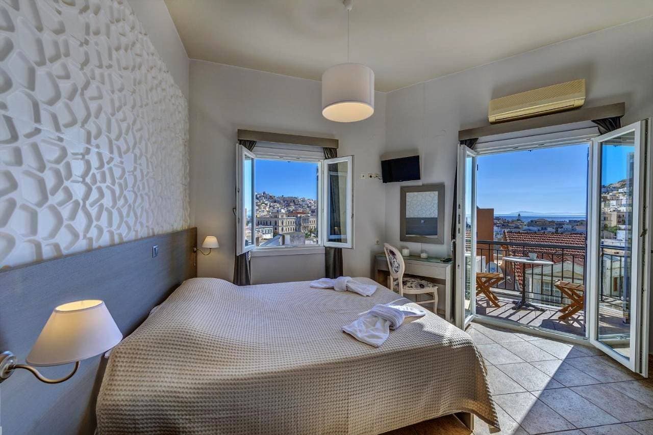 Foto 2 von 36: Double or Twin Room with Balcony and City View