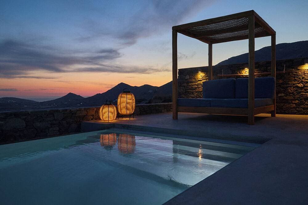 Foto 10 von 30: Heavenly views from Villa Nites with stunning infinity pool