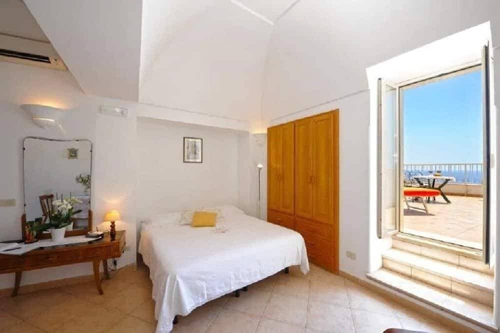 Foto 2 von 14: A beautifully decorated studio flat with breathtaking seaview terrace