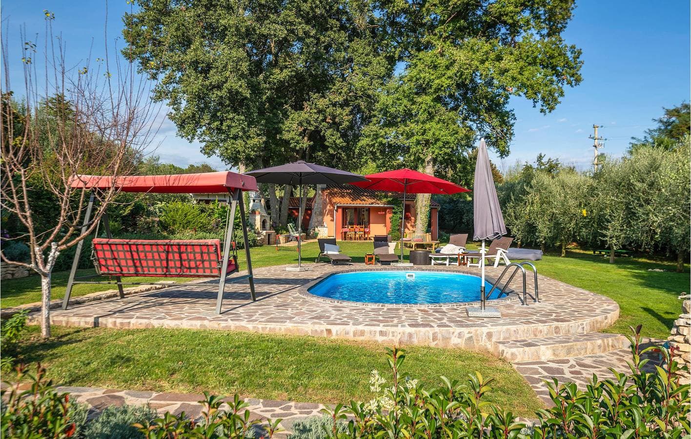 Foto 10 von 50: Reizende Ferienwohnung mit Terrasse, Pool und Strandzugang – 2 km vom Strand Bijeca entfernt