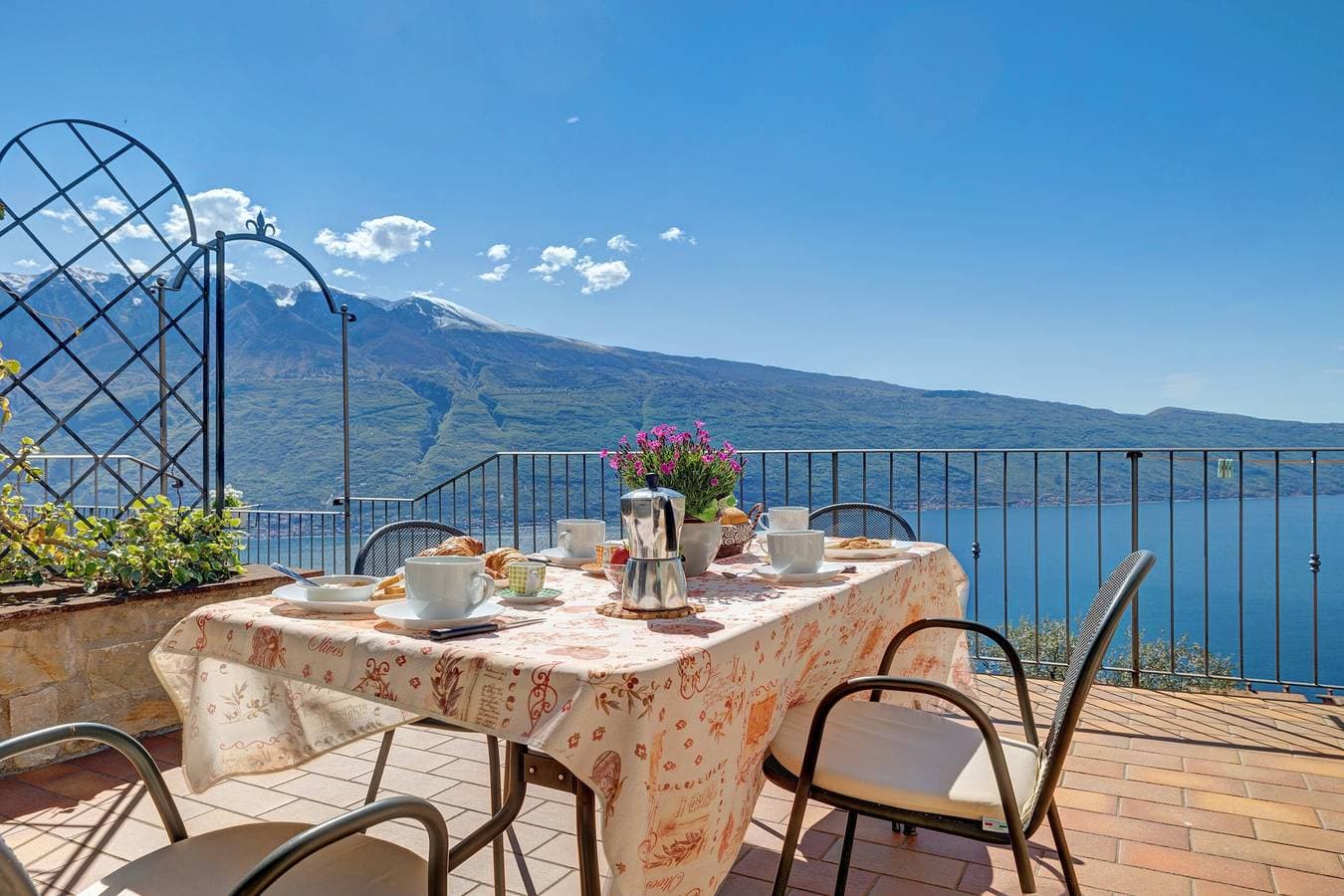 Foto 9 von 40: Ferienwohnung 'Rustico Spagnol 1' mit Seeblick, Pool und WLAN
