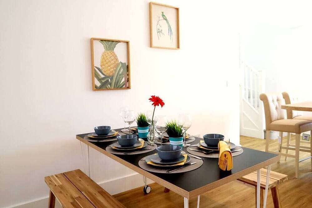 New Poole House 5 mins to Sandbanks +Netflix 1