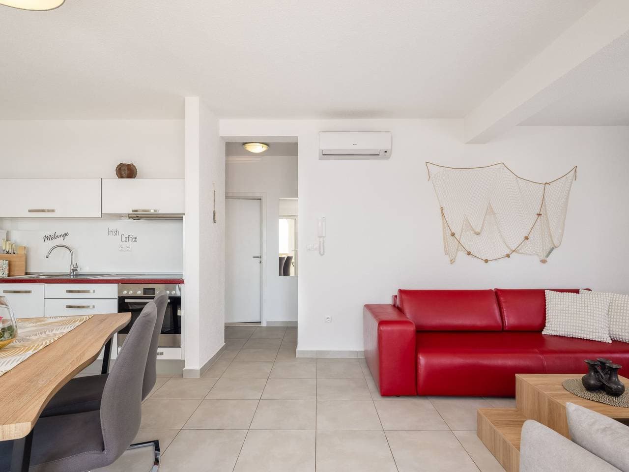 Foto 8 von 56: Moderne, helle Ferienwohnung mit Meerblick