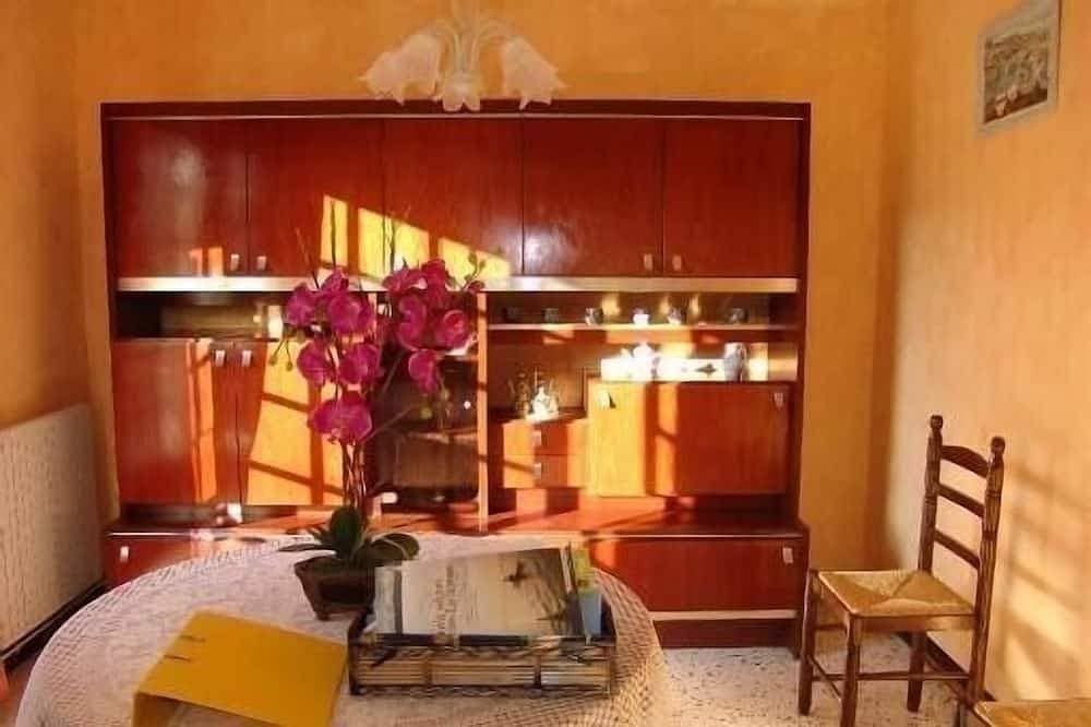 Foto 10 von 10: A single-story house in a quiet, rural hamlet. Pets allowed