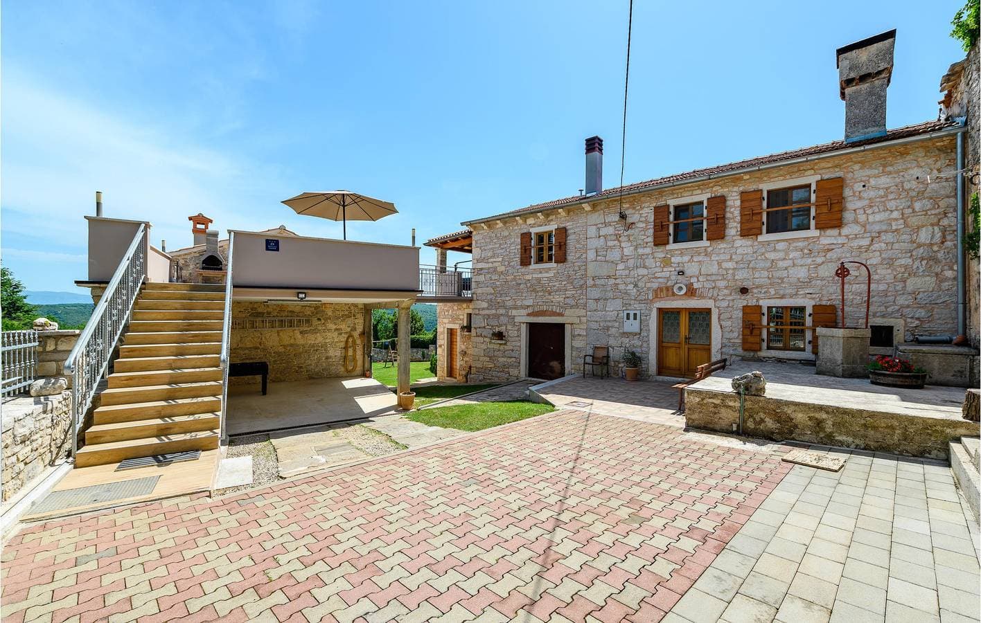 Charmante 2-Zimmer-Wohnung mit Pool und Terrasse in der Nähe des Stadtzentrums von Sutivanac 1