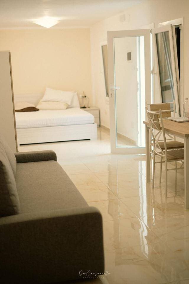 Foto 7 von 23: Family Room with Private Bathroom