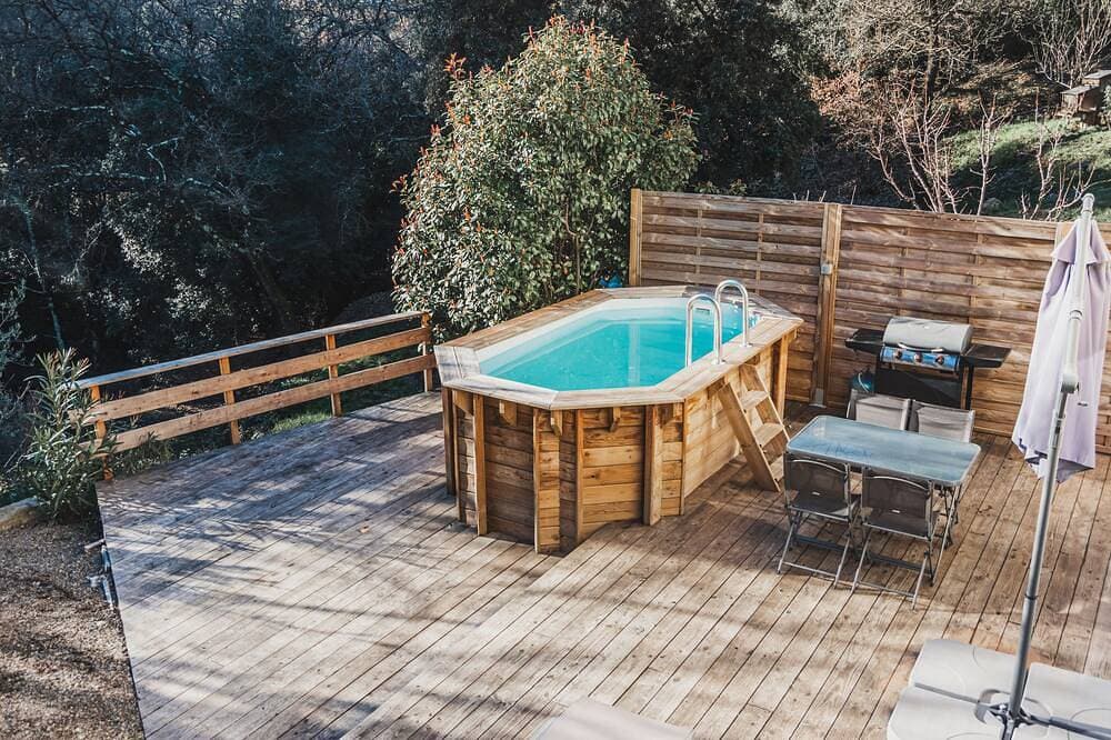 Cocooning Cottage mit Balnéo 2 Plätze, privatem Pool und Holzterrasse 1