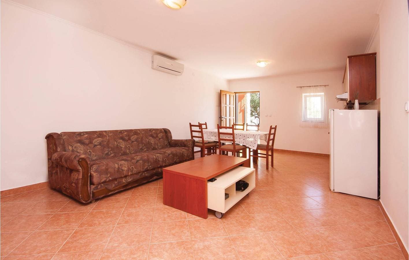 Foto 4 von 18: Gemütliche Ferienwohnung mit Terrasse, Küche und 1,5 km zum Strand