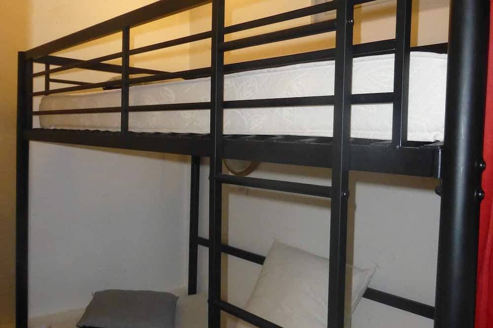 Foto 2 von 6: Studio with swimming pool very close to beaches and shops