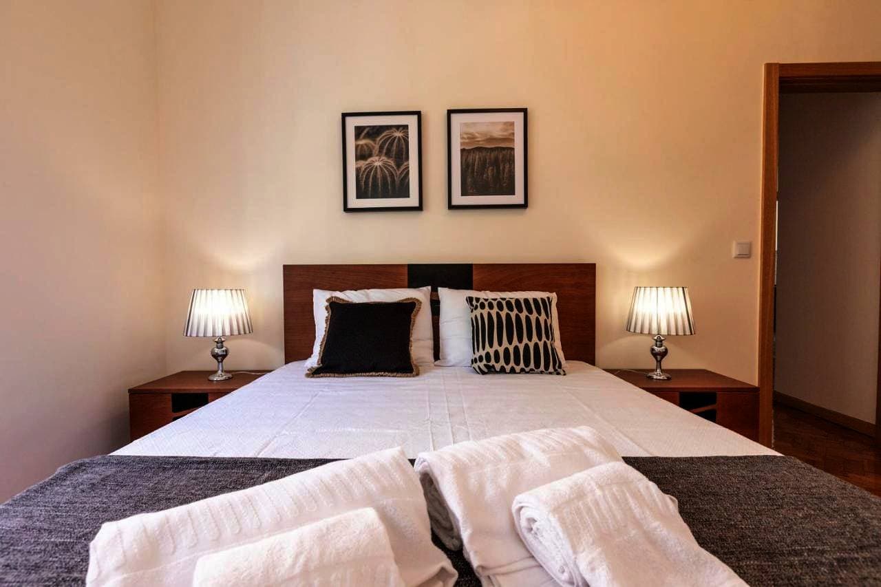 Like-home-T3 Apt-Campolide, near Amoreiras mall 1