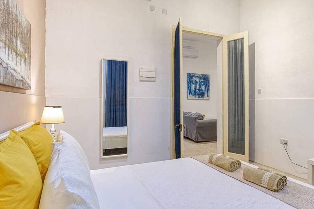 Foto 5 von 30: Spacious 4Br Sliema Apt w/ Terrace & Top Location