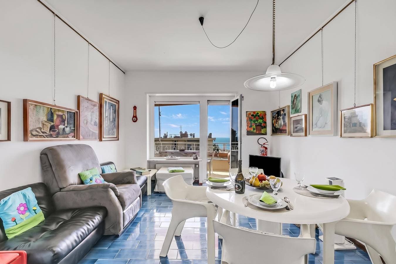 Foto 2 von 30: Owl House, Sea-View Terrace Apt in Sanremo