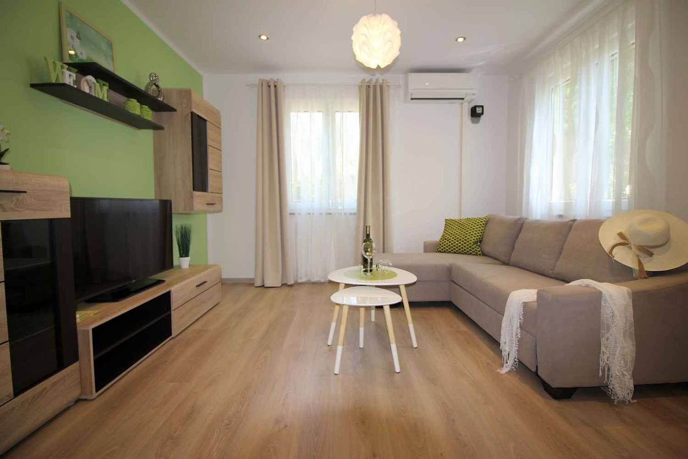 Foto 8 von 27: Bungalow mit Pool und Klimaanlage