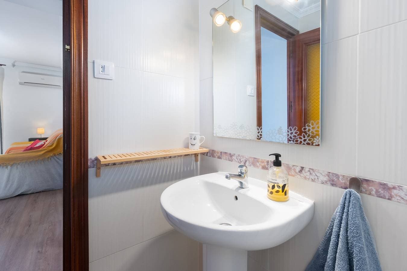 Foto 13 von 20: Ferienwohnung 'Macarena' in Brigth mit Balkon, Wi-Fi und Klimaanlage