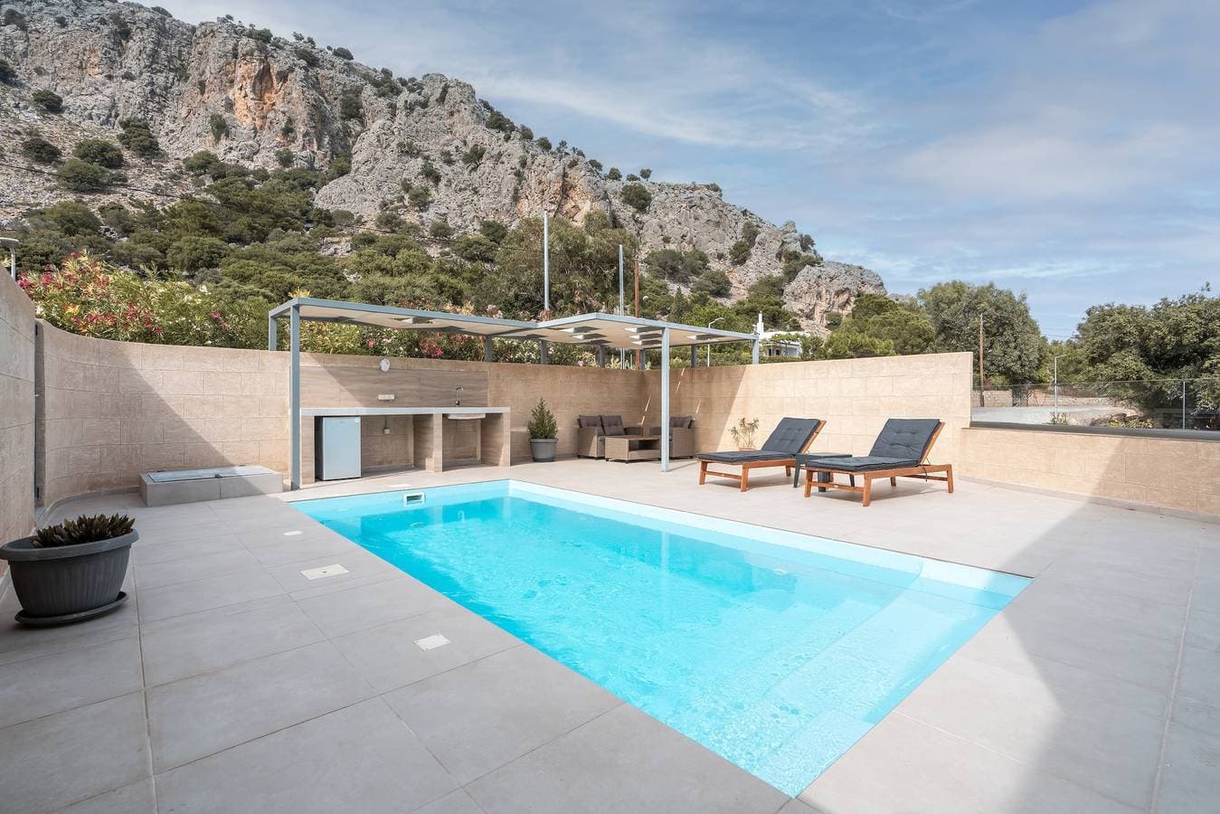 Foto 2 von 23: Ferienwohnung 'Tesoro Del Mare mit Privat Pool 1' mit Bergblick, WLAN und Klimaanlage