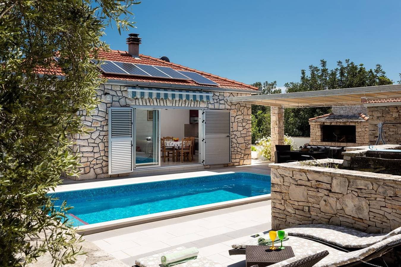 Mediterranes Steinhaus mit privatem Pool 1