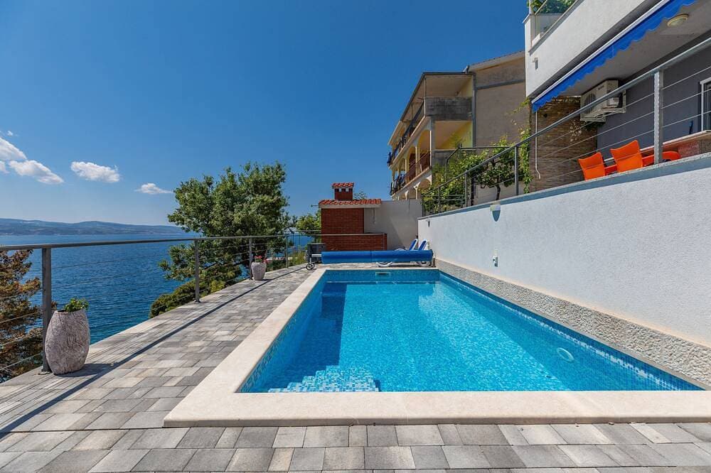 Foto 12 von 14: Studio Appartement mit Pool am Strand Zavode, Omis