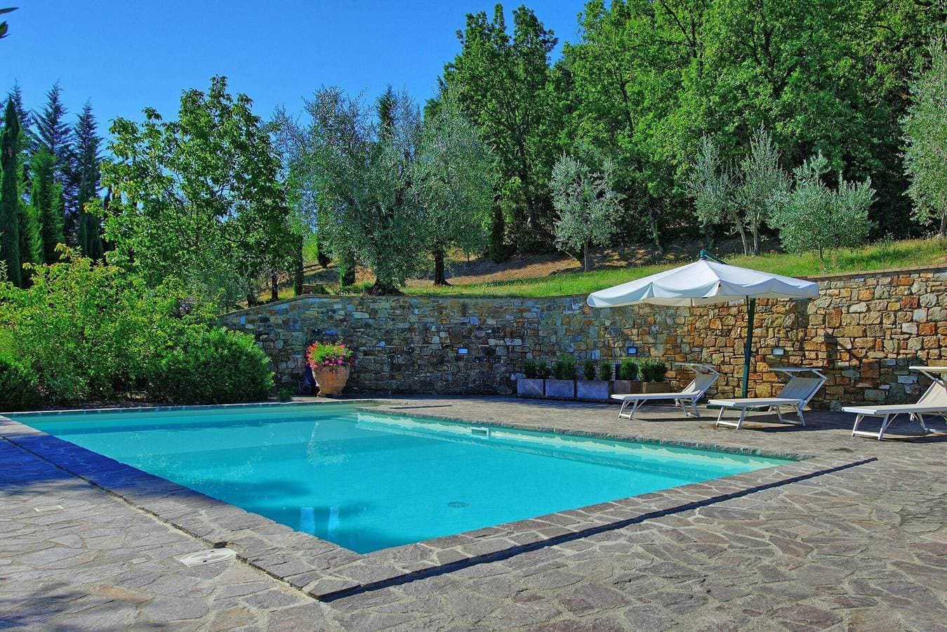 Foto 6 von 39: Villa für 8 Personen mit Pool