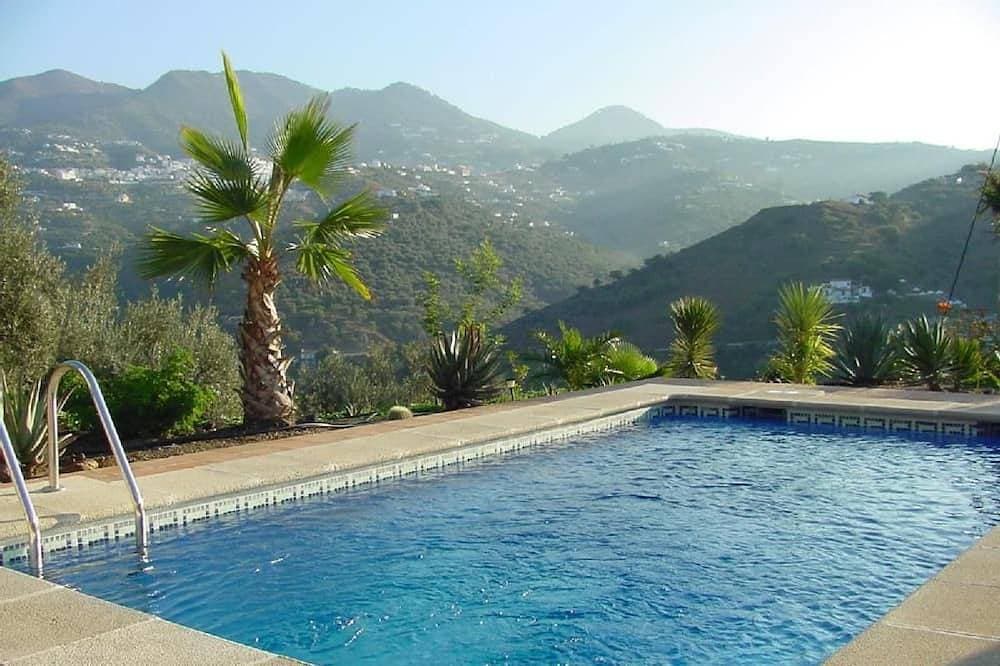 Ferienhaus mit tropischem Garten, Pool, Whirlp., Internet, Zentralh., Reitpferde 1