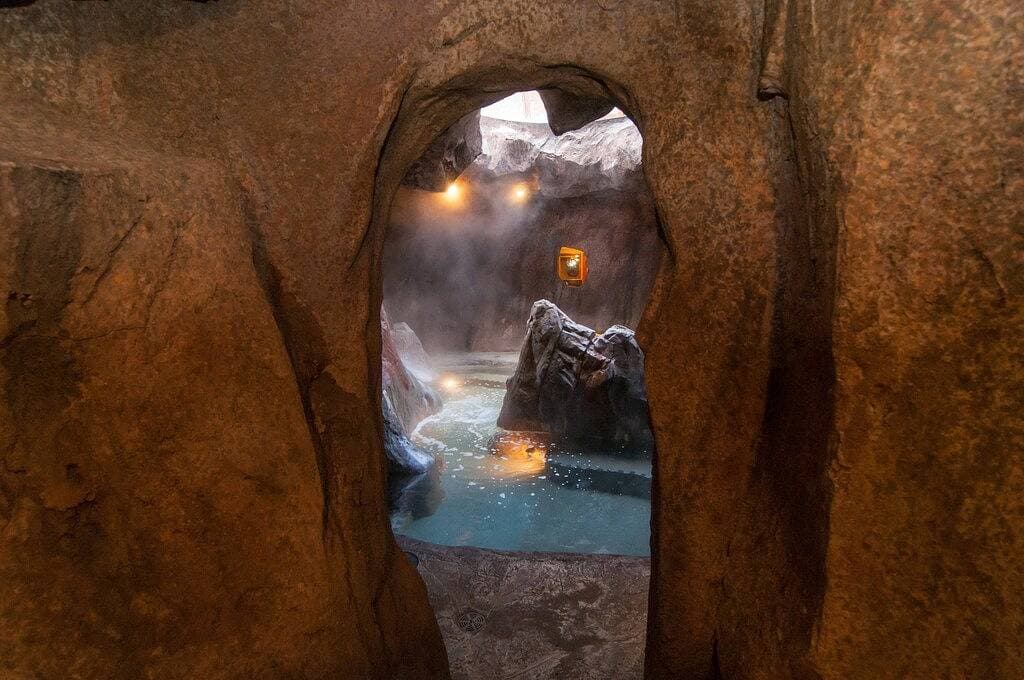 Foto 10 von 36: Rustic & Cozy Getaway |Amazing Cave-inspired +Pool