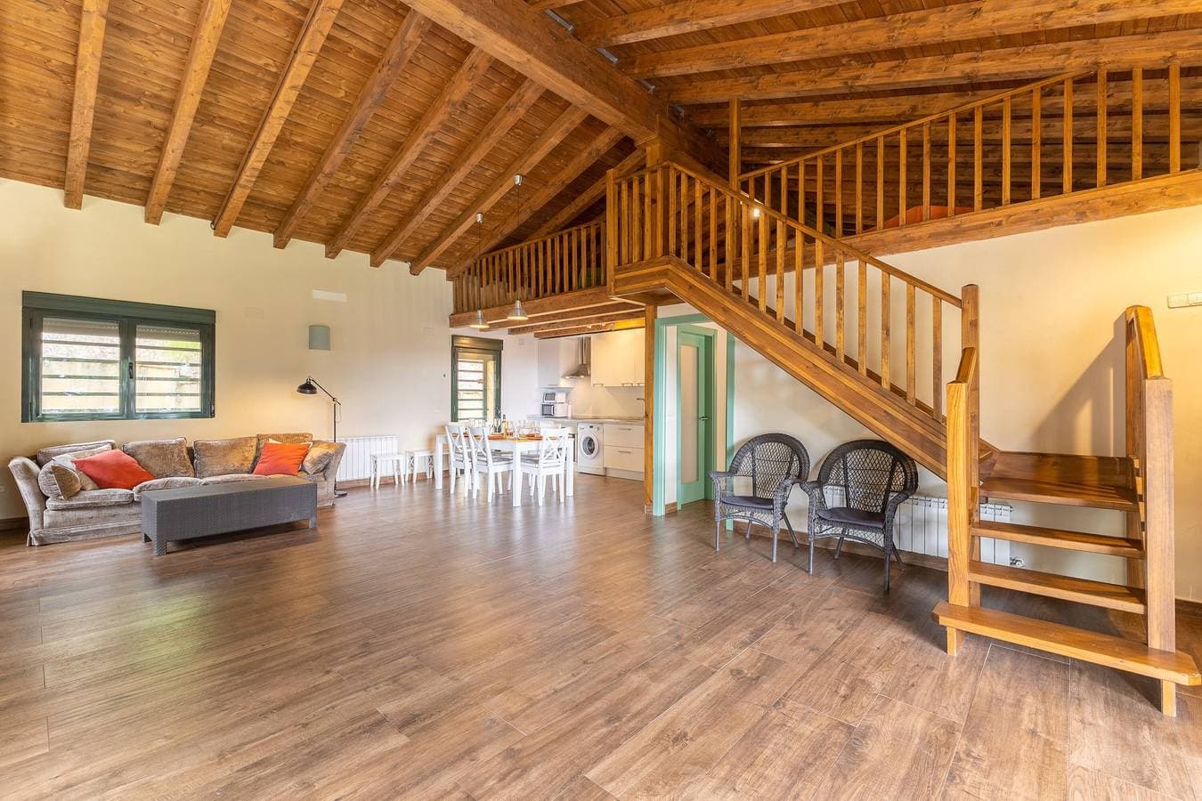 Foto 4 von 33: Casa Rural La Morada de Piedralaves: Privater Pool & Blick auf die Gredos-Berge