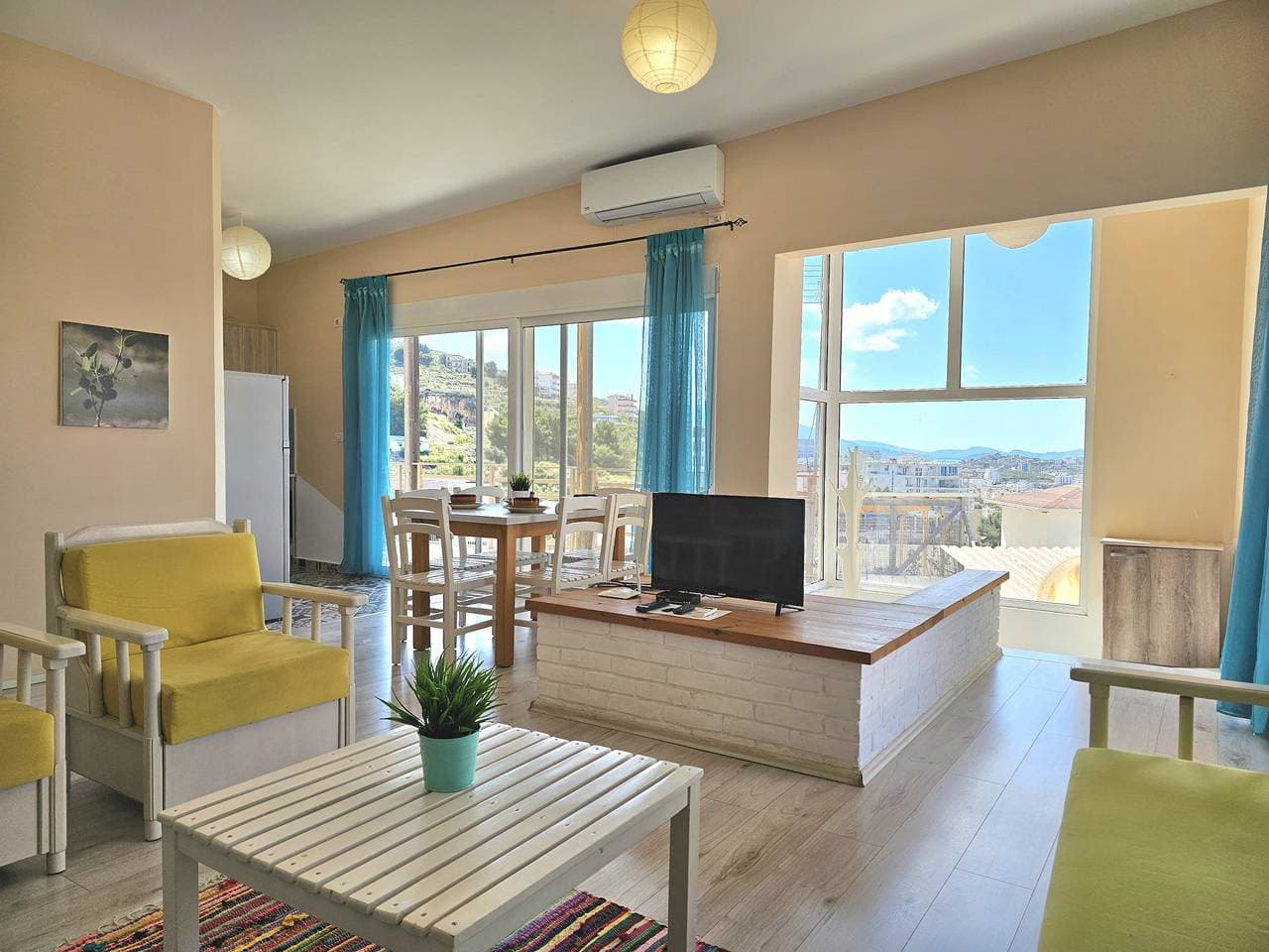 Foto 4 von 36: Ferienwohnung für 8 Personen mit Terrasse