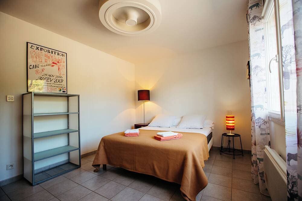 Foto 5 von 29: Villa Les Lavandes mit eigenem Pool und Multijet-Spa im Freien