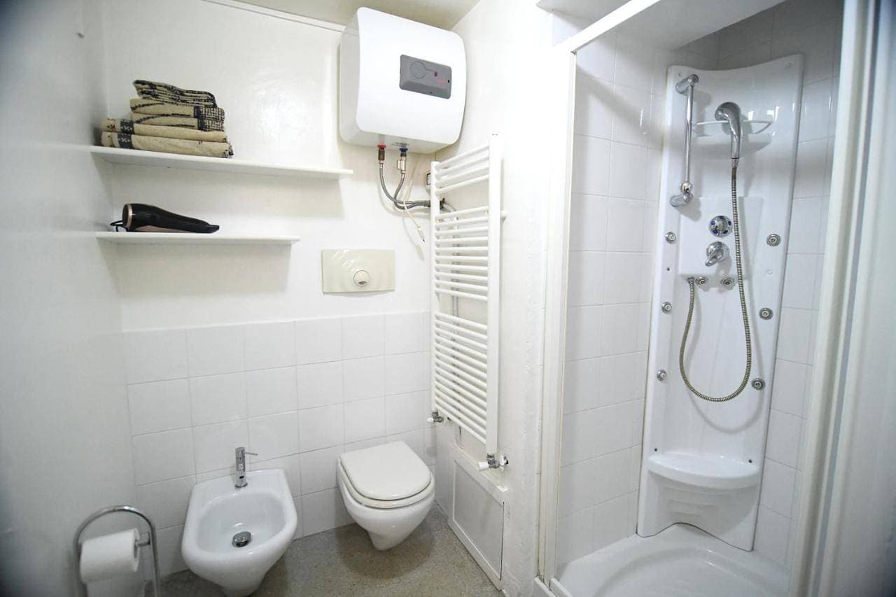 Foto 10 von 11: Double Room with Private Bathroom