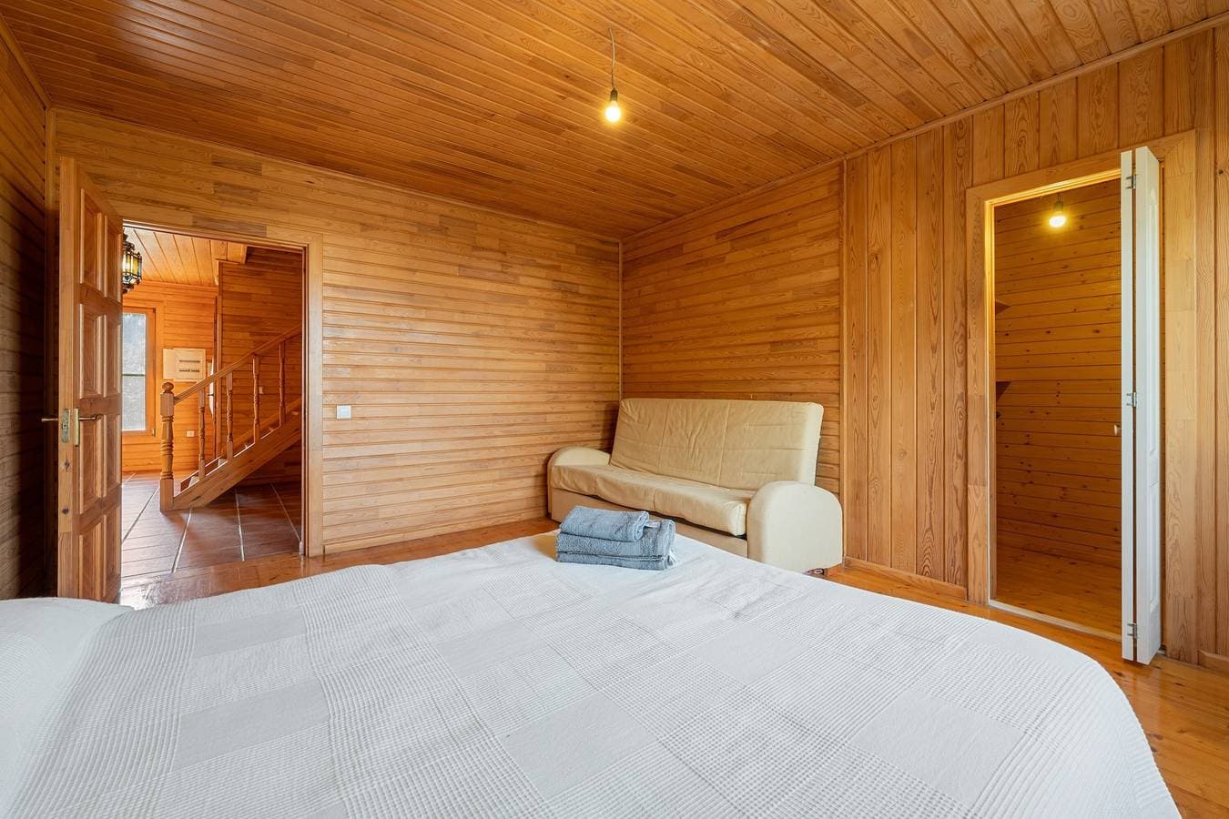 Foto 13 von 33: Chalet 'La Casa De Clara Y Roger' mit Gemeinschaftsterrasse, Balkon und WLAN