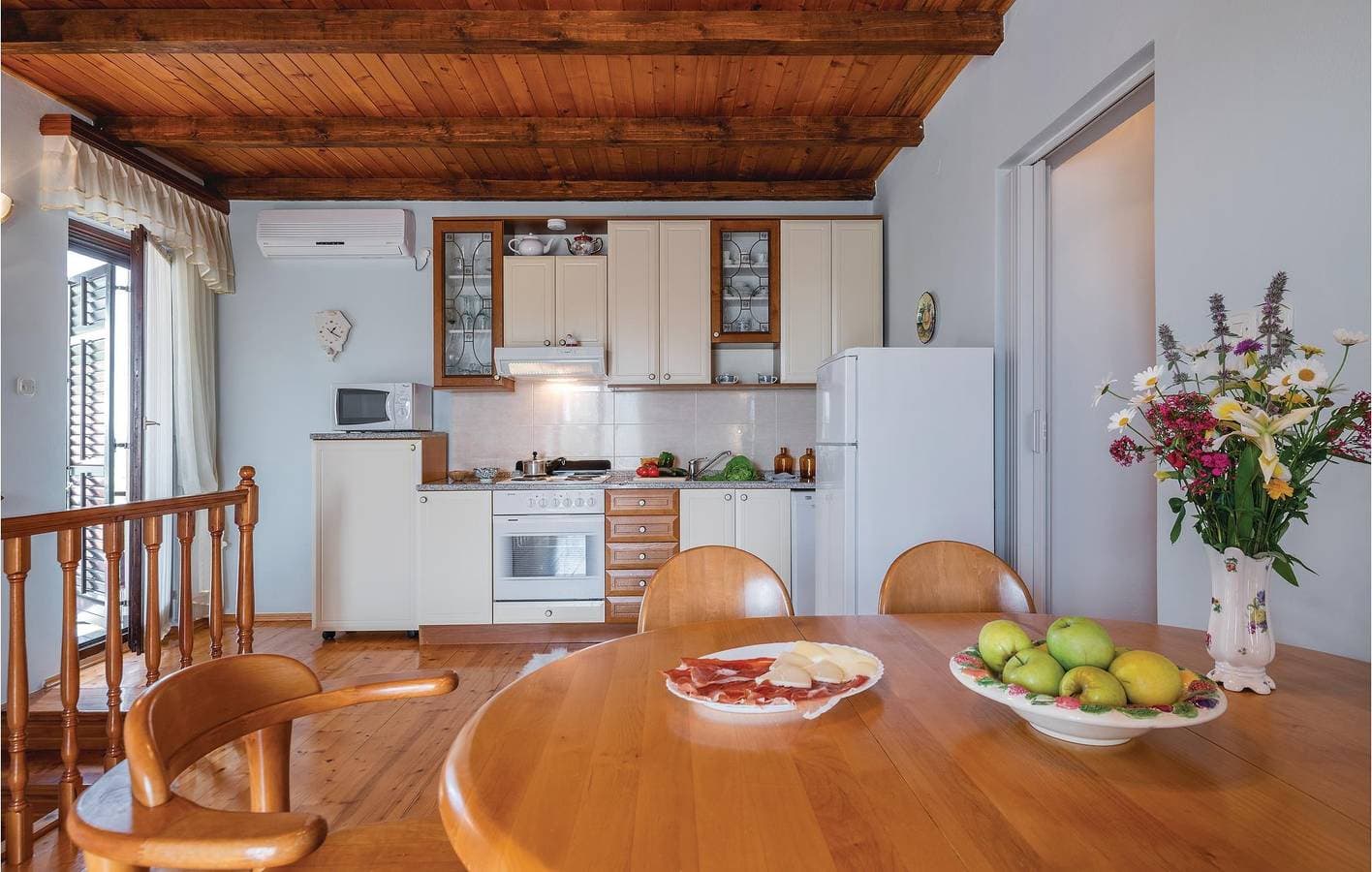 Foto 9 von 49: Charmante Unterkunft, 1,5 km von der Küste entfernt: Pool, WLAN, Terrasse und Parkplätze!