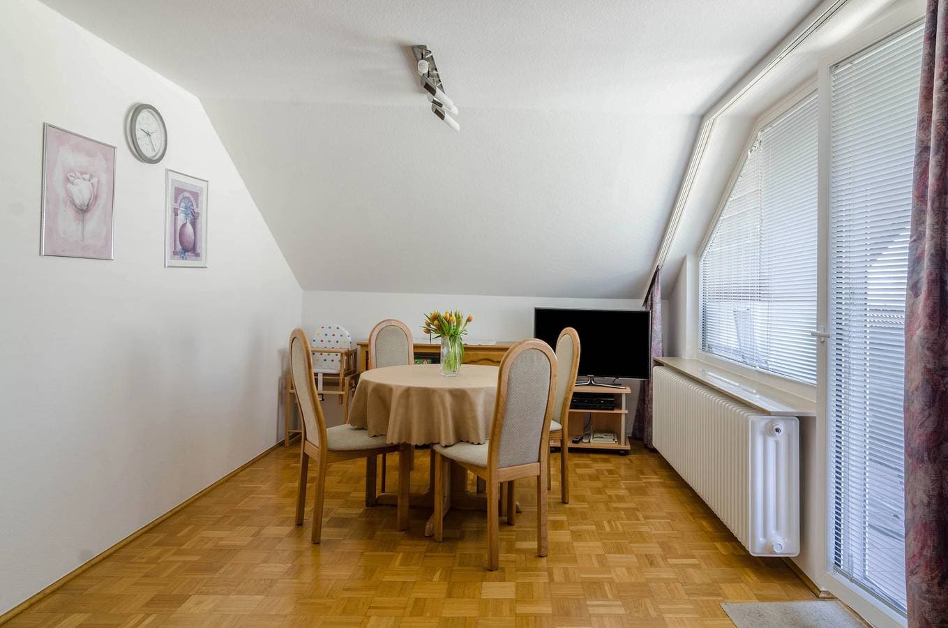 Foto 2 von 30: Ferienwohnung "Roth" in Bodenseenähe mit Seeblick und WLAN